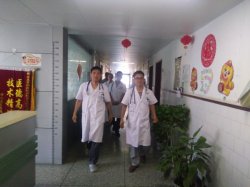 确保医疗质量 河南誉美肾病医院医生组成员和二病区医生进行三级查房