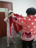 天气骤冷 护士葛玲玲主动帮住院患者买来保暖衣物