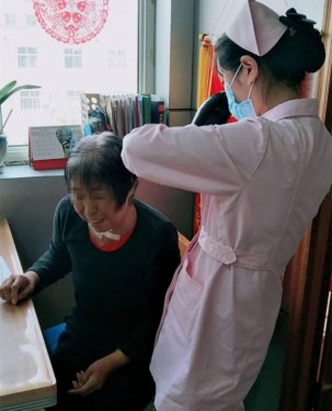 细微之处见真情，热心服务好每一位患者