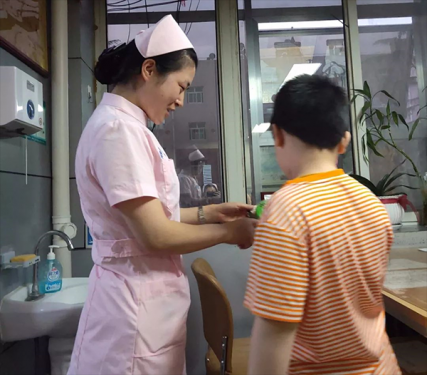 我们一直在行动，待患者如亲人!